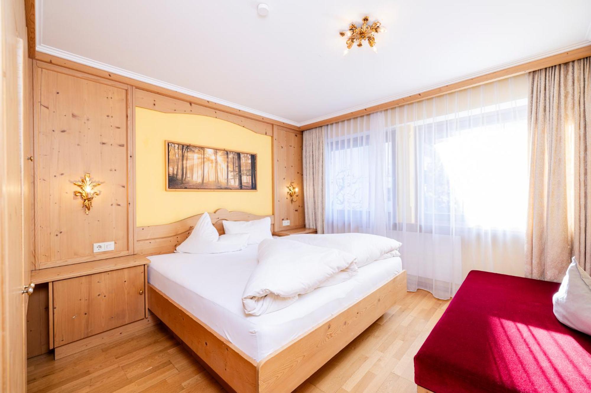 Aparthotel Landhaus St. Joseph Mayrhofen Exterior foto