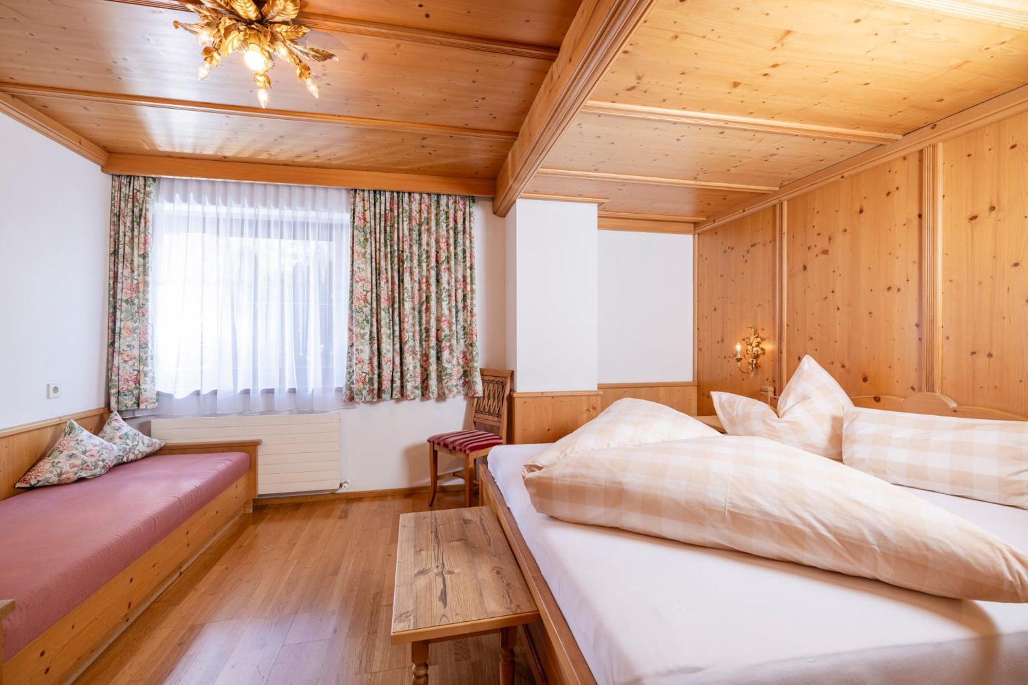 Aparthotel Landhaus St. Joseph Mayrhofen Exterior foto