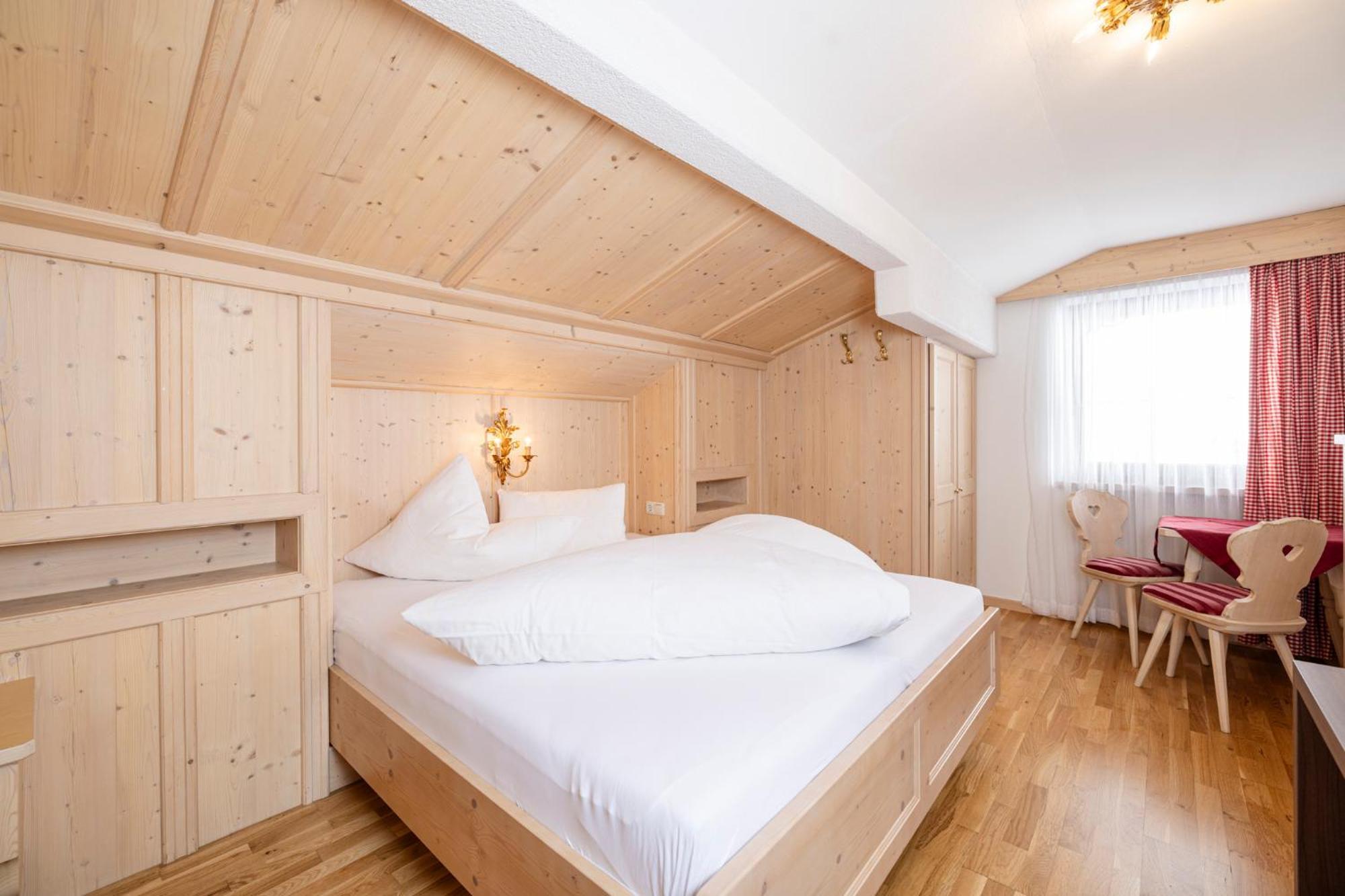 Aparthotel Landhaus St. Joseph Mayrhofen Exterior foto